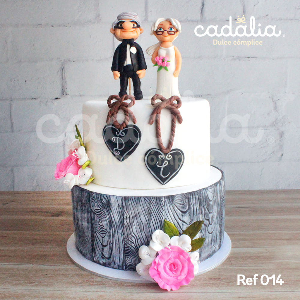 Torta personalizada matrimonio Up Cadalia, con flores y Carl y Ellie en mazapán en la parte superior