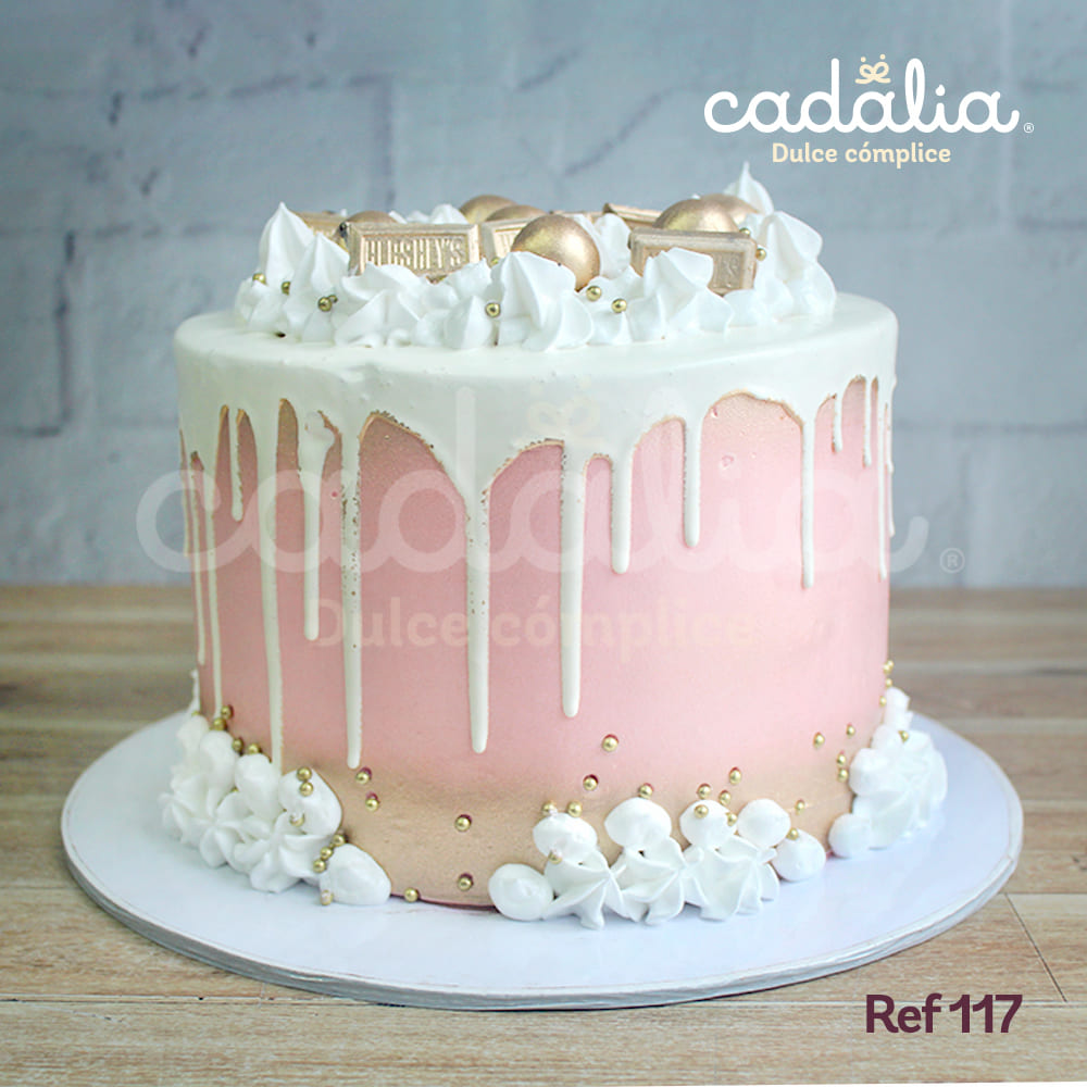 Torta personalizada Cadalia, rosada con chocolates dorados